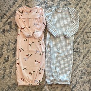 Carters Newborn gowns. Set of two.